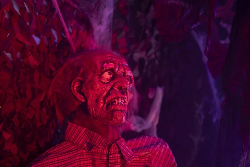 Halloween Zombie, Sitting, 120x50x25cm 5 Halloween Zombie, Sitting, 120x50x25cm - Afbeelding 3